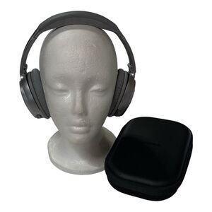 Bose QuietComfort 35 II QC35 Noise Cancelling Headphones Silver Case & Cables
